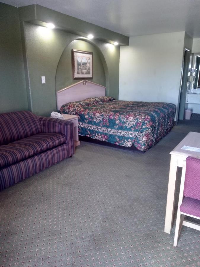 Hotel Budget Downtown I-10 East 2*